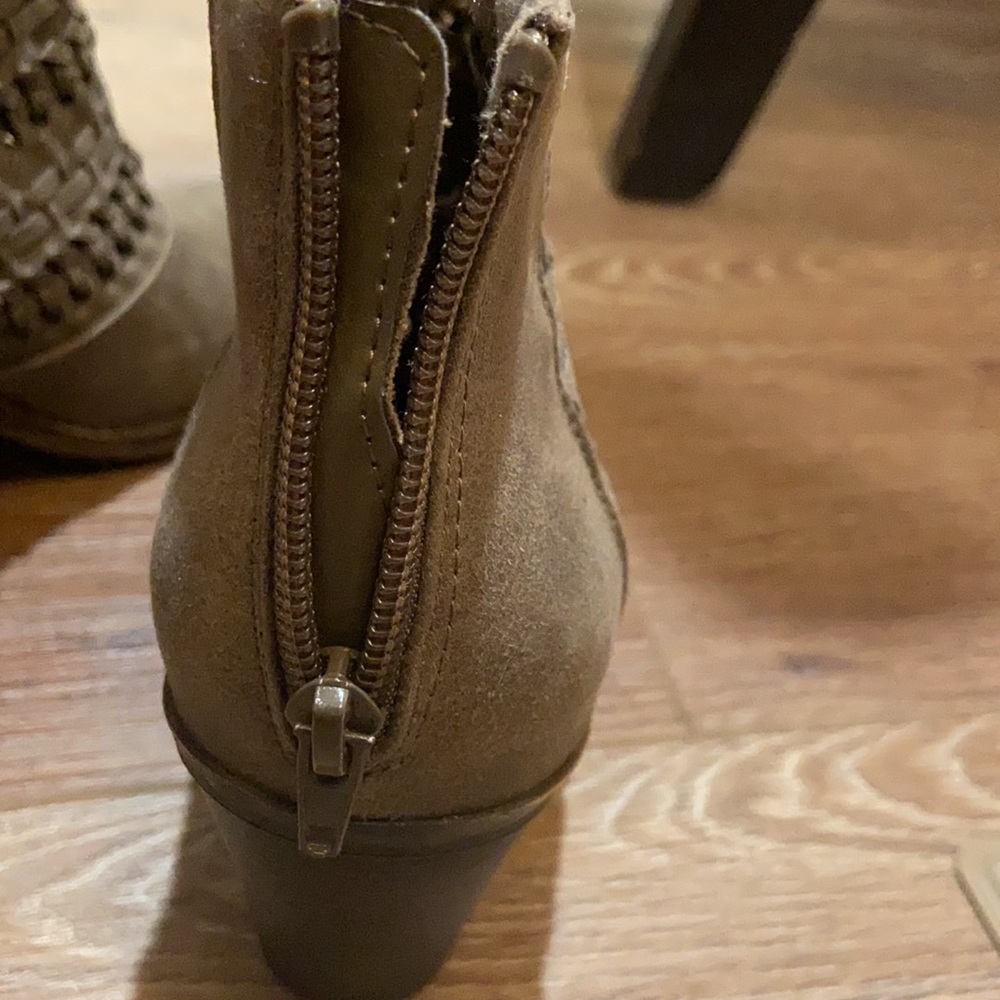 Booties With Heel. - image 4